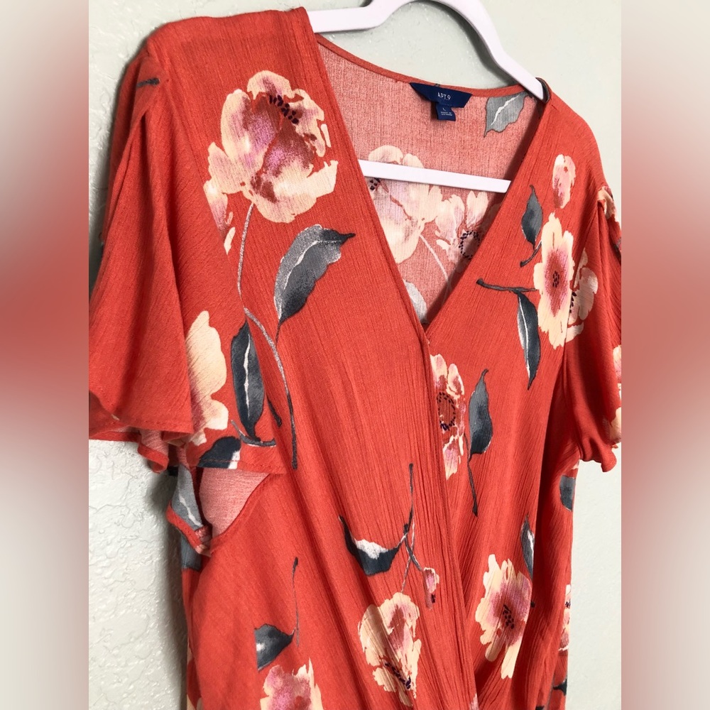 APT 9 - Gorgeous blouse! 😍 Size: L